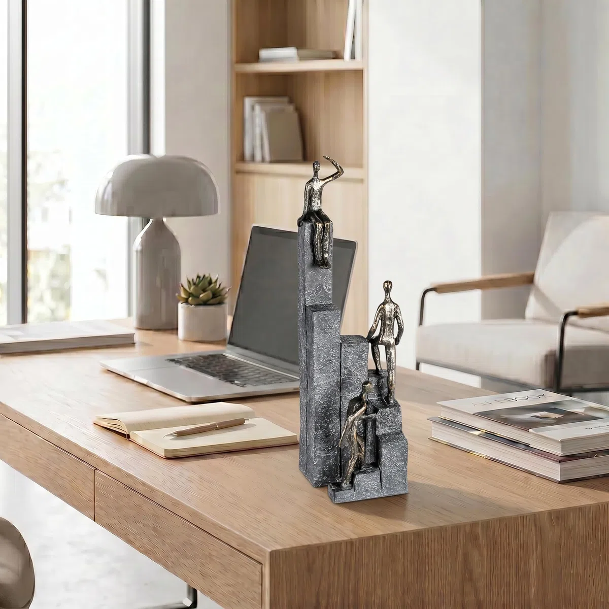 Casablanca - Climbing - Sculpture - Poly. Bronze - (H x l x P) 39 x 10 x 11 cm